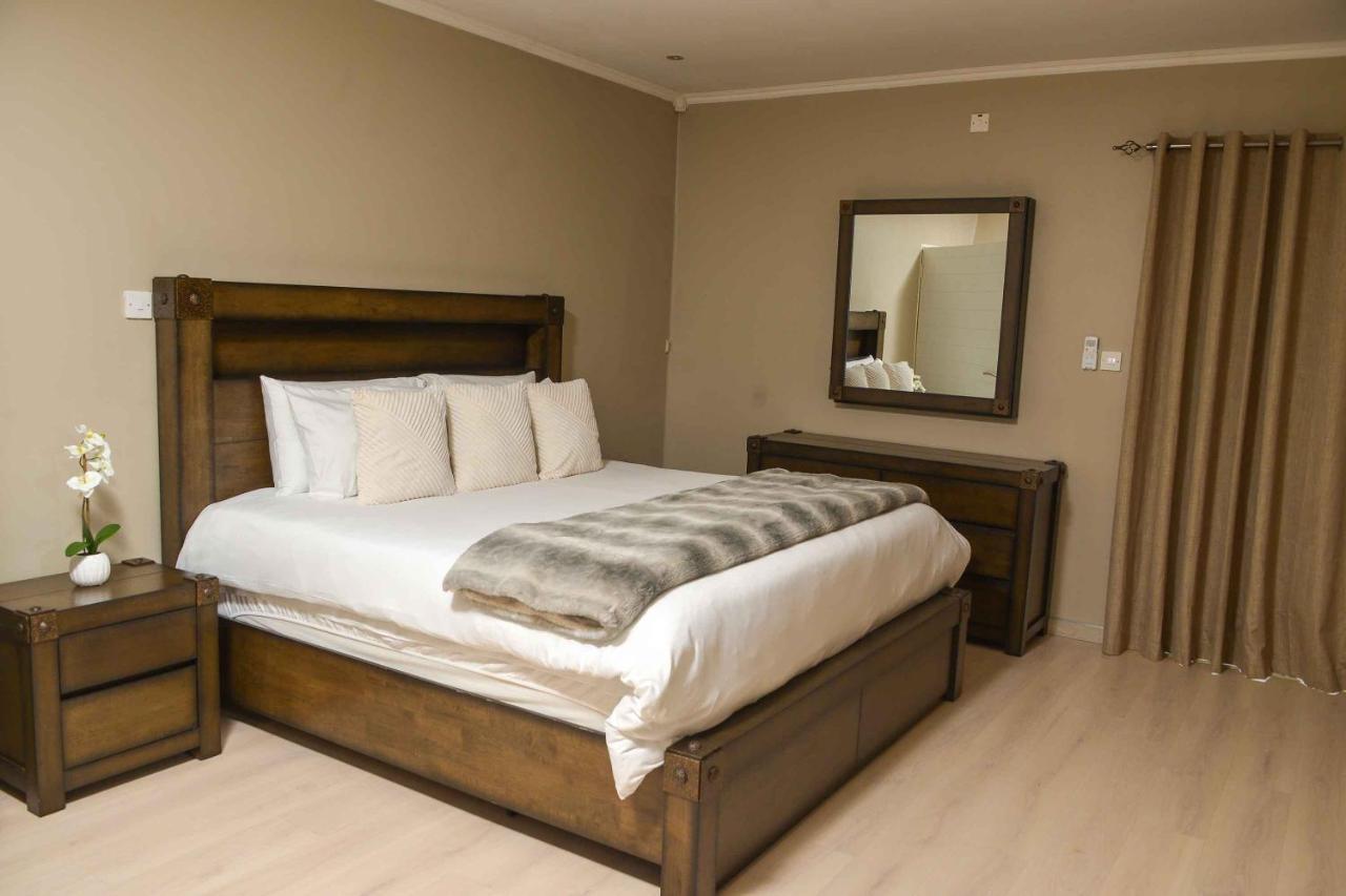 Immaculate Villa กาโบโรเน ภายนอก รูปภาพ